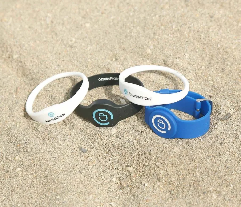 Social creative wristbands for POS Hostel